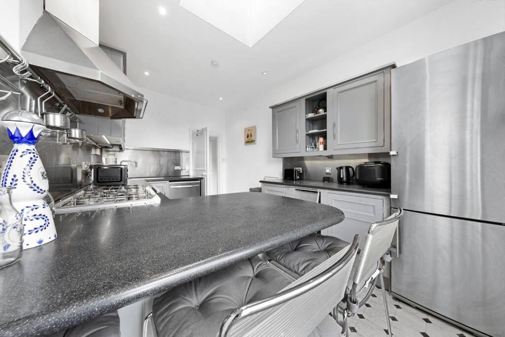 Spacious Sleep 11 With Terrace In Earls Court Ec99 伦敦 外观 照片