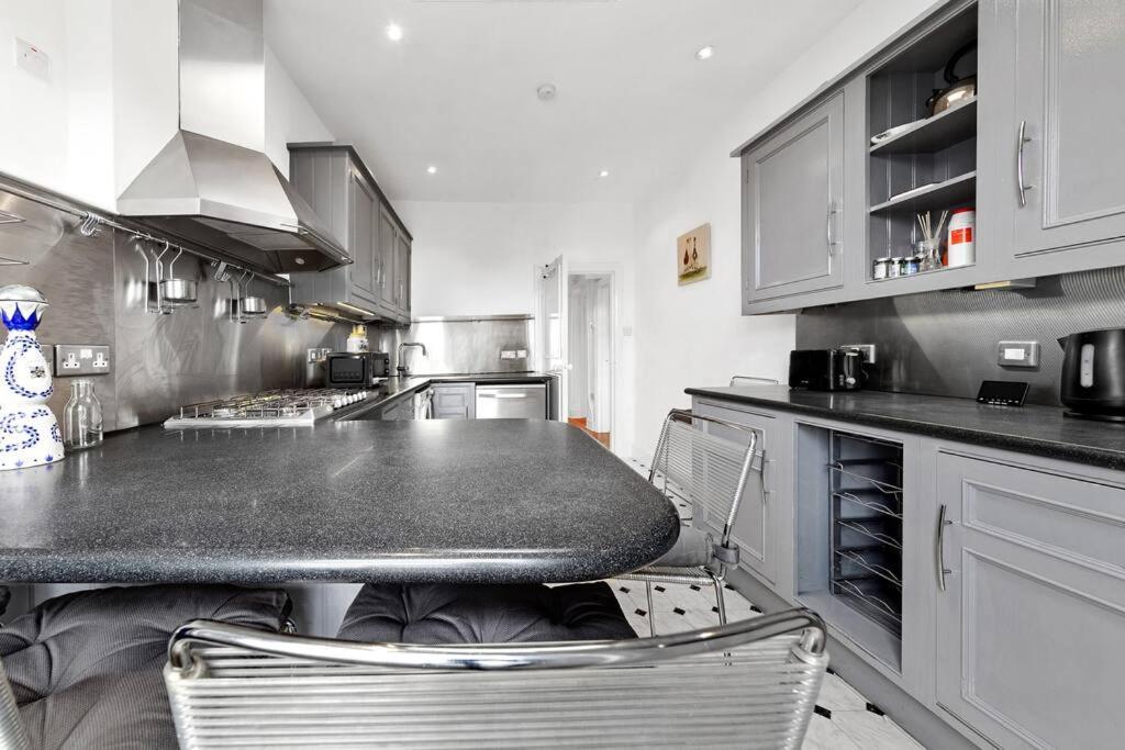 Spacious Sleep 11 With Terrace In Earls Court Ec99 伦敦 外观 照片